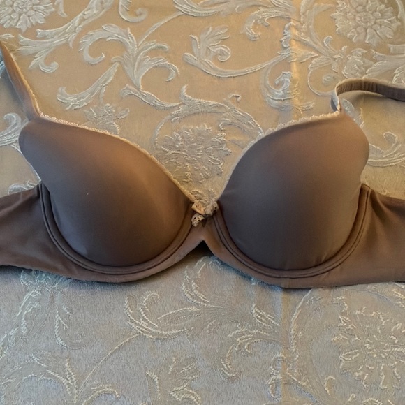Victoria’s Secret Body by Victoria Liked Demi. Size 32D. - Picture 1 of 3